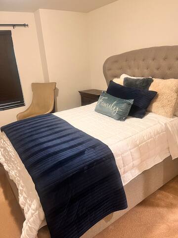 Cozy Home 10 minutes from DIA Airport gallery image 3