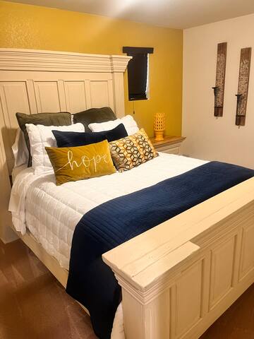 Cozy Home 10 minutes from DIA Airport gallery image 4