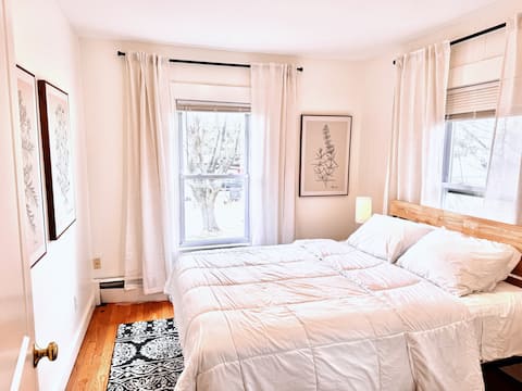 Light-filled 3-br on park