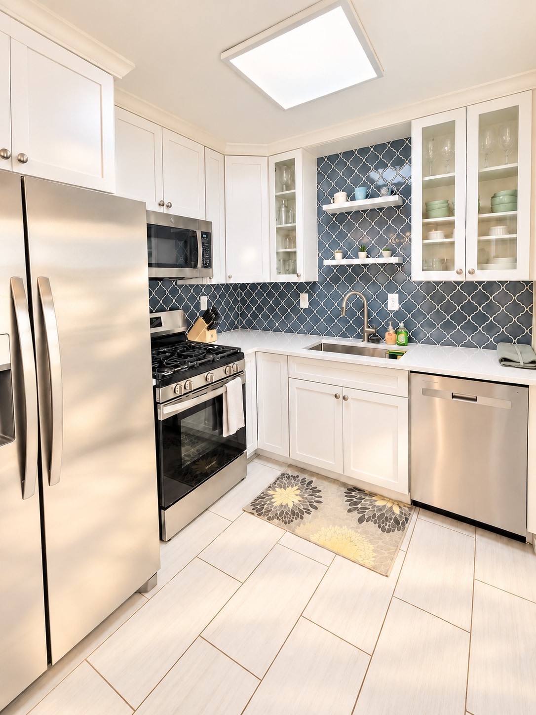 Full kitchen image 2