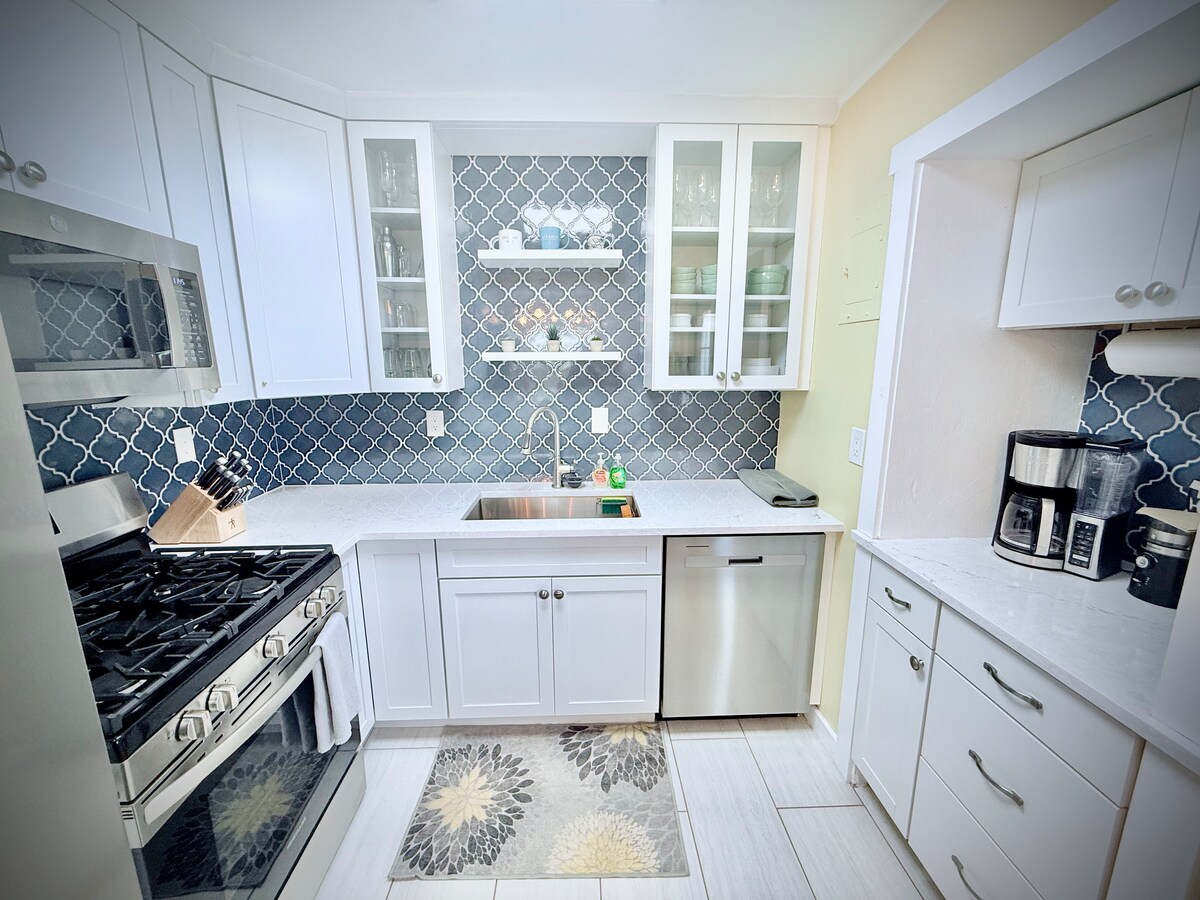 Full kitchen image 1