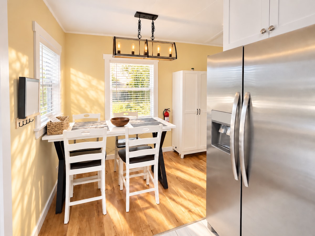 Dining area image 1