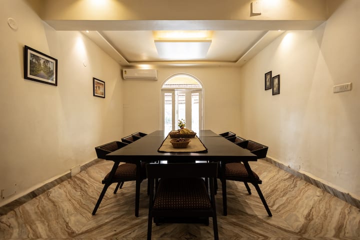 Dining area image 2