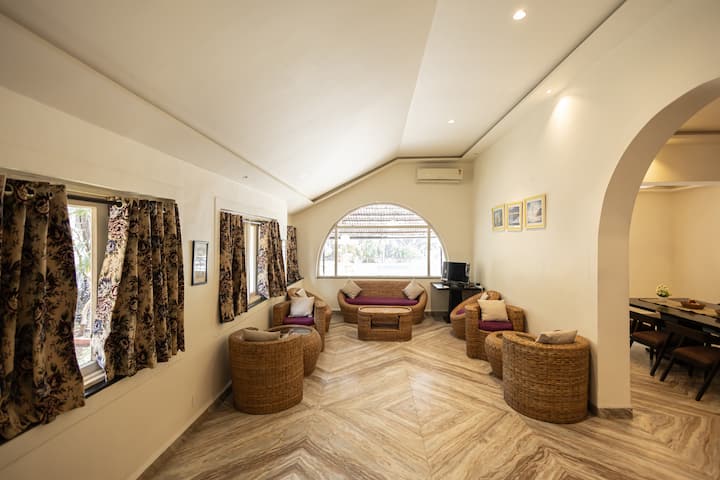 Living room image 2