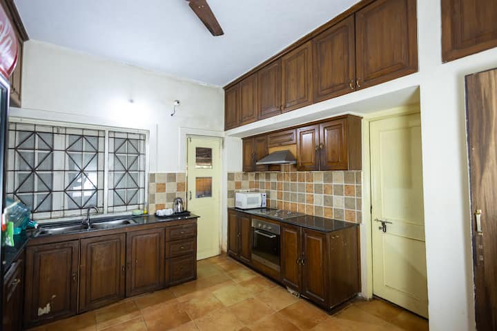 Full kitchen image 1