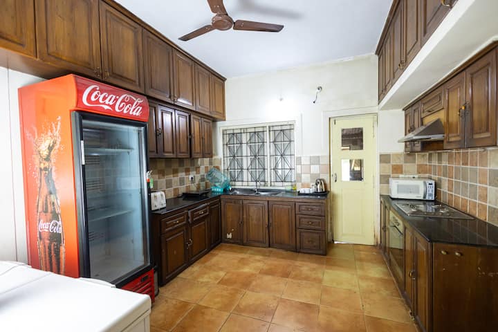 Full kitchen image 2