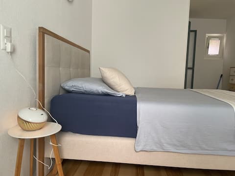 Top performing Airbnb: New independent room in Mattenhof
