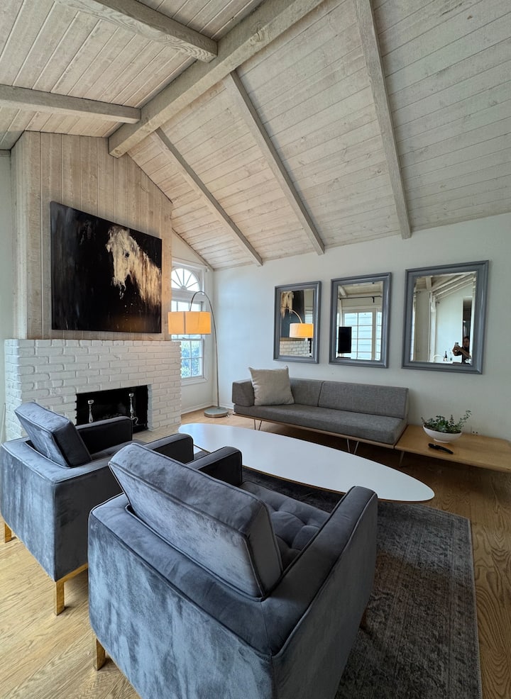 Newport Beach Charming Unit - Newport Beach, CA