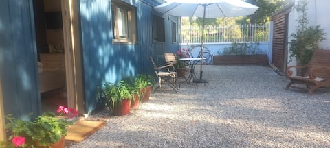 Propriété Airbnb réussie: Les Etoiles. Quiet tiny house by the canal, parking à Vierzon
