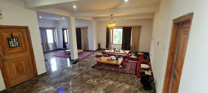Trishul Stay 4br |Cozy Mountain Stay By Homeyhuts - Jibhi