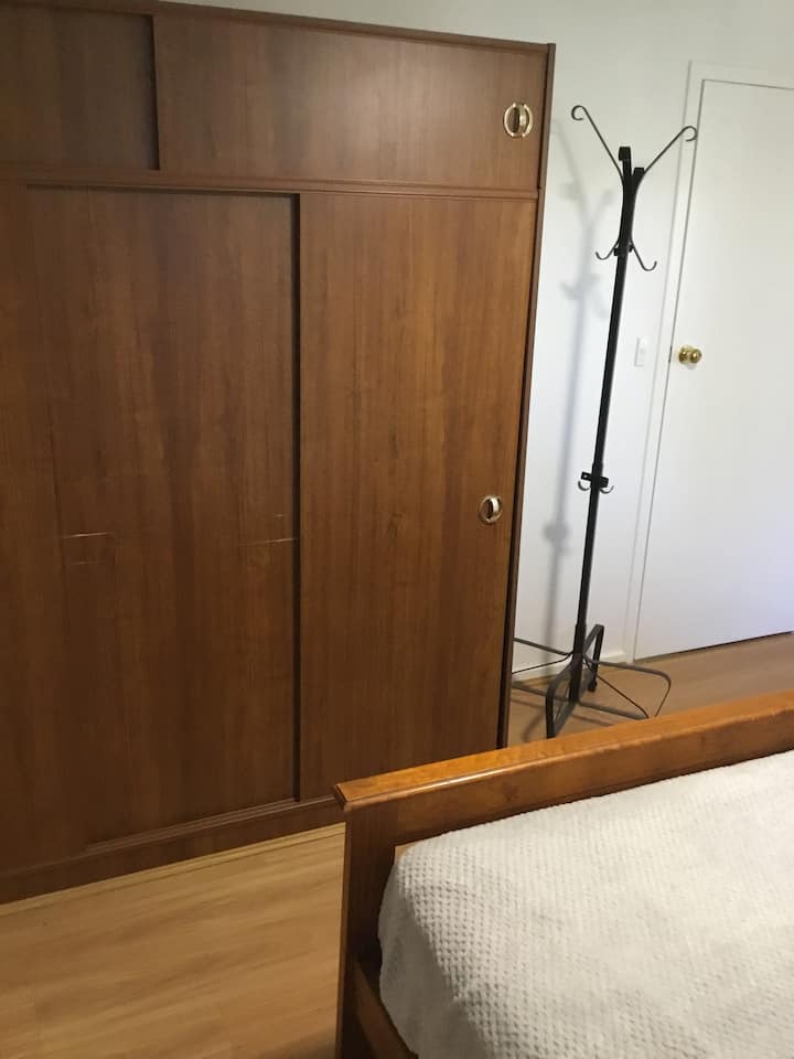 Kompletne zariadená izba 