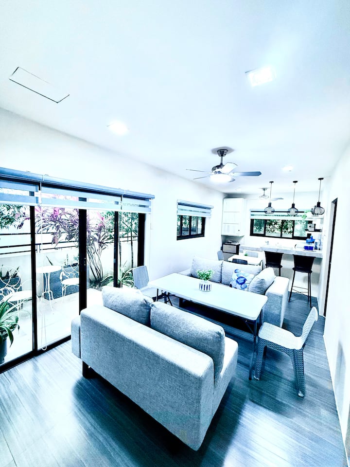 C Staycation | Bathtub | Pool | Videoke | Theater - Cavite