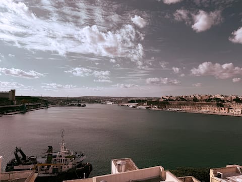 Gardjola Townhouse by Holi