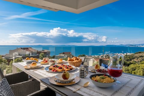 Luxury Pool & Jacuzzi | Villa Berfami Excelsior