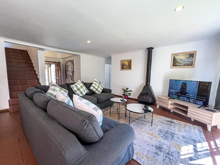 Cozy Family Home, With Pool - Parklands