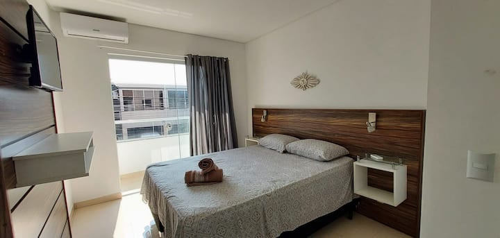 Grote suite met airconditioning en balkon.