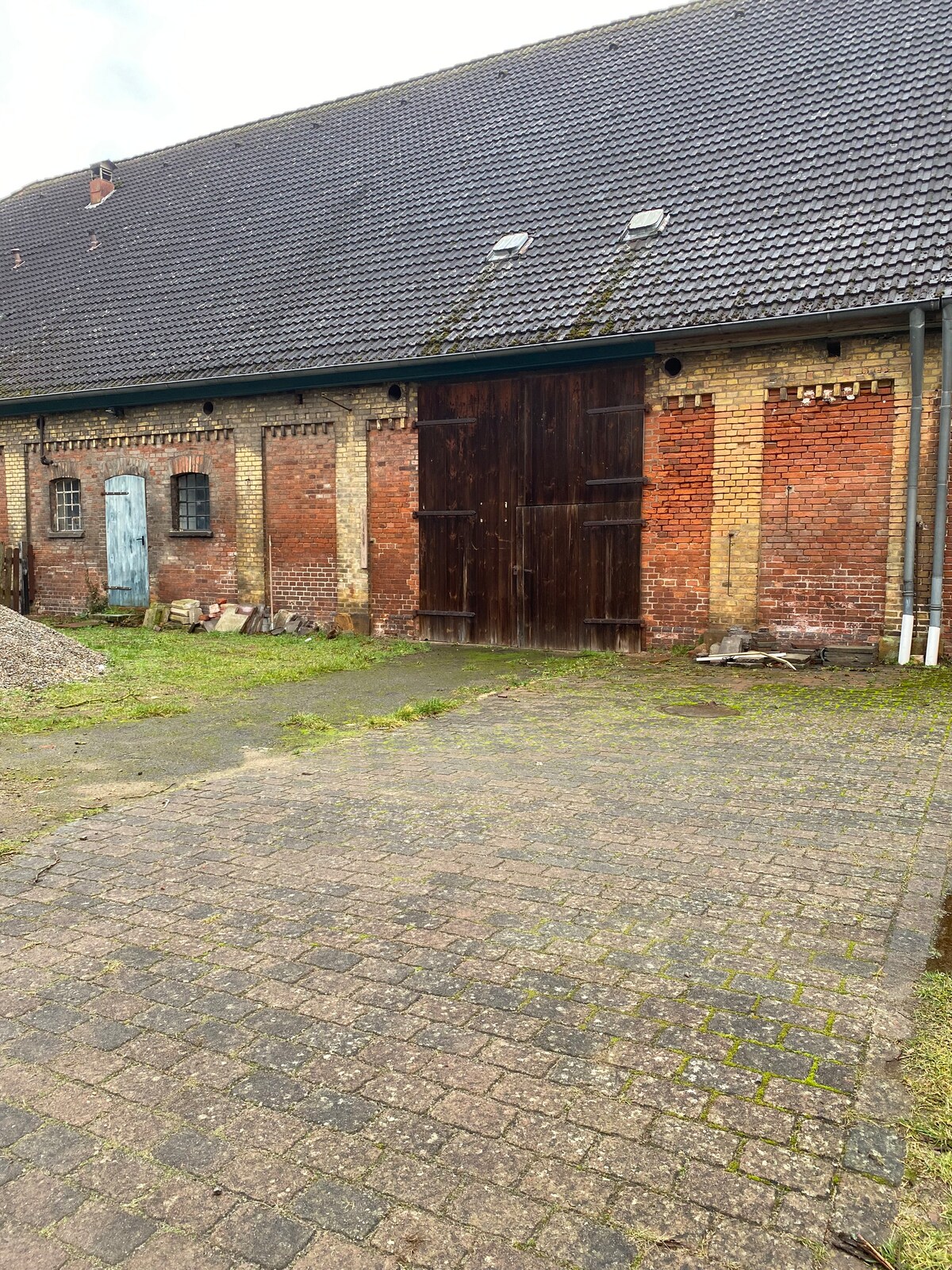 Spacious and bright apartment with an area of ​​135 sq. m. m with fenced garden