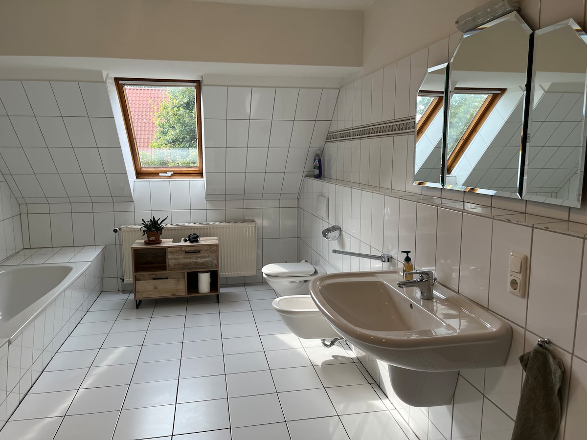 Spacious and bright apartment with an area of ​​135 sq. m. m with fenced garden