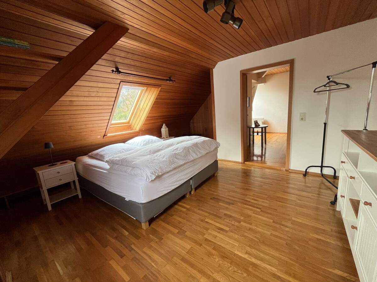 Spacious and bright apartment with an area of ​​135 sq. m. m with fenced garden