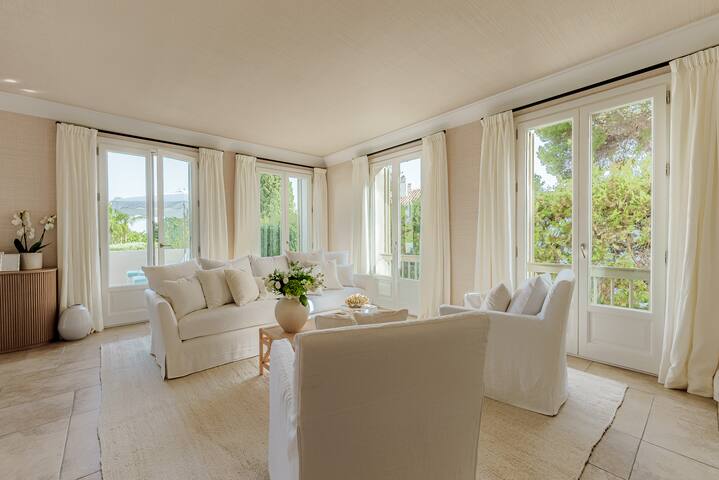 Luxe Villa Inside Puente Romano, 6BR, Pool, Gym