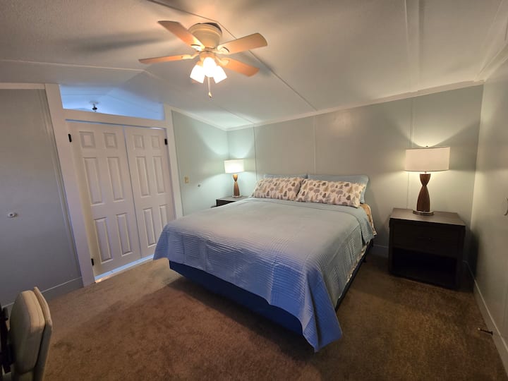 Ima Simmons čvrsti madrac s nadmadracem od perja 