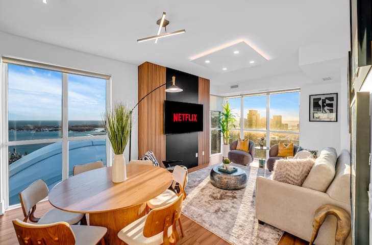 Modern Penthouse CN Tower+Lake Sunset View|Sleeps8
