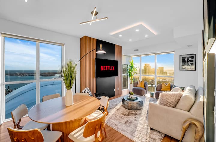 Penthouse | CN Tower Lake+Sunset Views | Sleeps 8 - Apartments for Rent ...