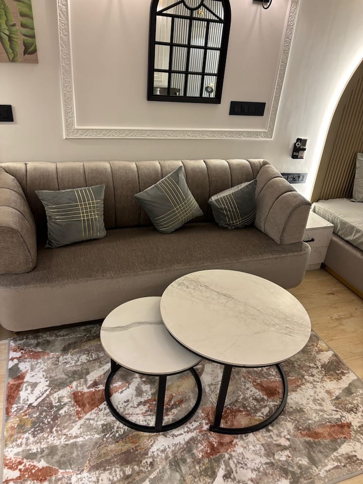 Luxurious Studio Apartment With Balcony - Jaipur