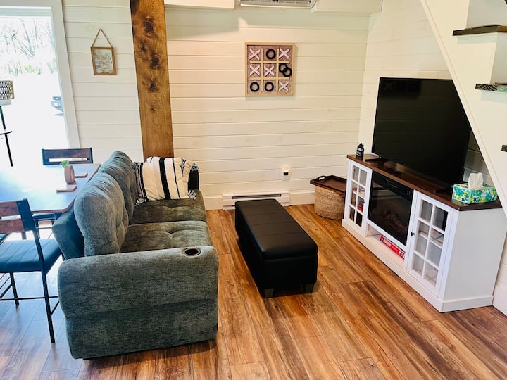 Shipping Container Cabin With Hot Tub! - Ohio