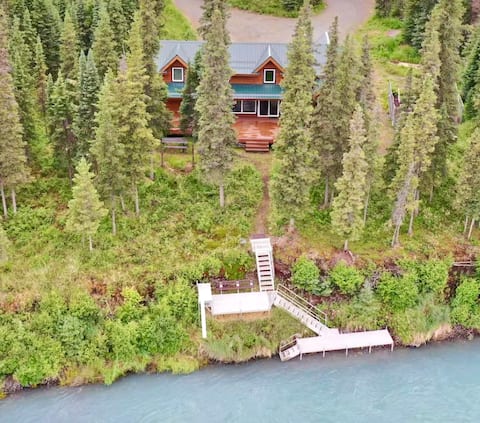 Blü River Lodge - Private Riverfront Retreat