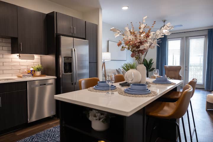 Poolside Bliss, Trails And Culinary Delights! - Carrollton, TX