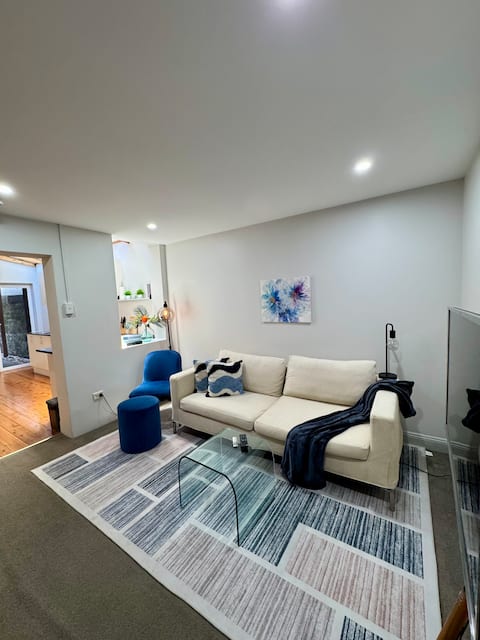 Top performing Airbnb: Loft Style Terrace Pet Friendly in Waterloo