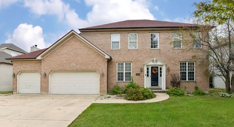 Serene 5-Bedroom Retreat, Oswego