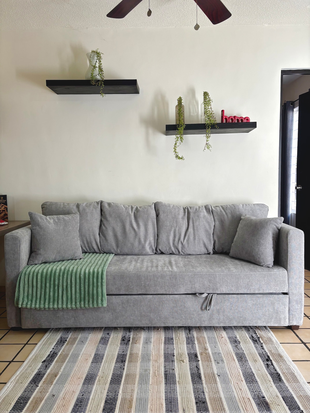 Popular Airbnb listing: Apartment Uni P/4 cama Queen+sofá cama 2 A/C in Nuevo León