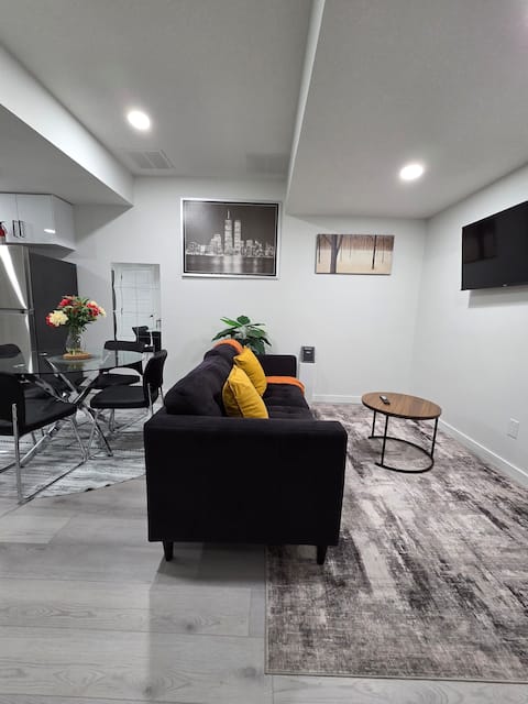Popular Airbnb listing: Elegant and Cozy 2 bdrm near WEM in Kinglet Gardens
