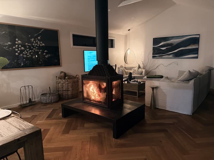 Luxury Modern Barn -  Water & Vineyard Views - Rosevears