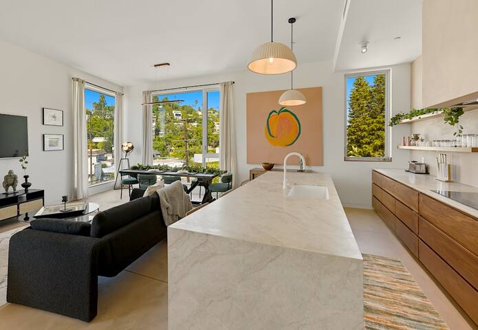 Best Location + Epic Views – in Silverlake, Ca gallery image 2