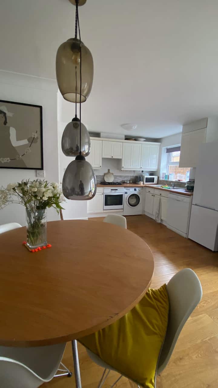 Ground Floor Guest Unit, Kitchen, Bathroom, Garden - Hemel Hempstead