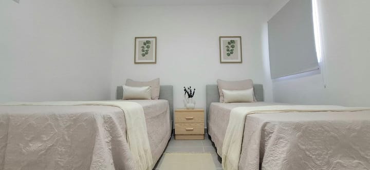 Секундарна спална соба, 2 двокреветни кревета.