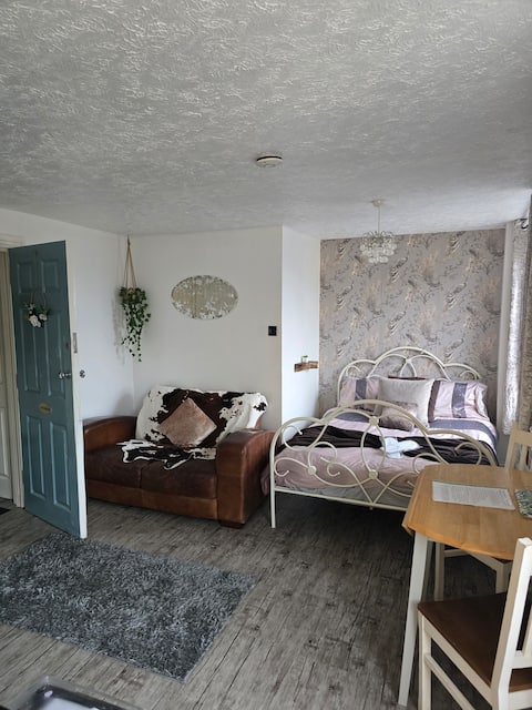 Havisham Studio flat ME1 1XZ