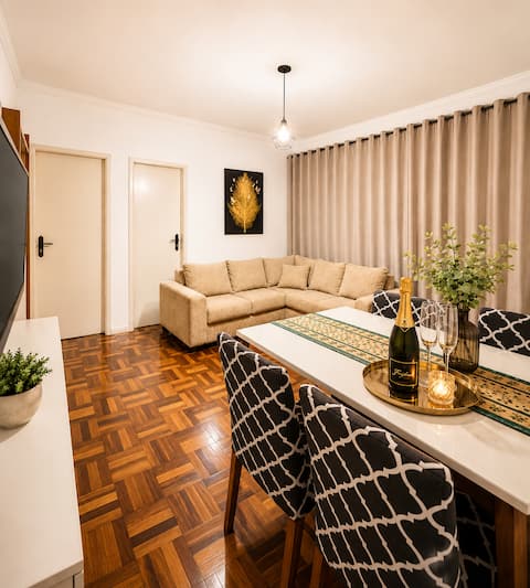 Top performing Airbnb: Seaside 2 min Bedding Garage Wi-Fi Air Conditioning + in Tramandaí
