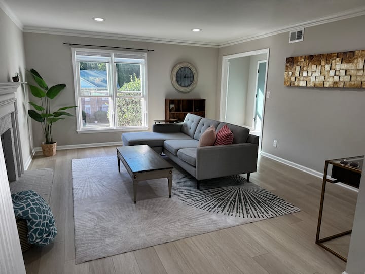 Cozy & Family-friendly Townhome - Alpharetta, GA