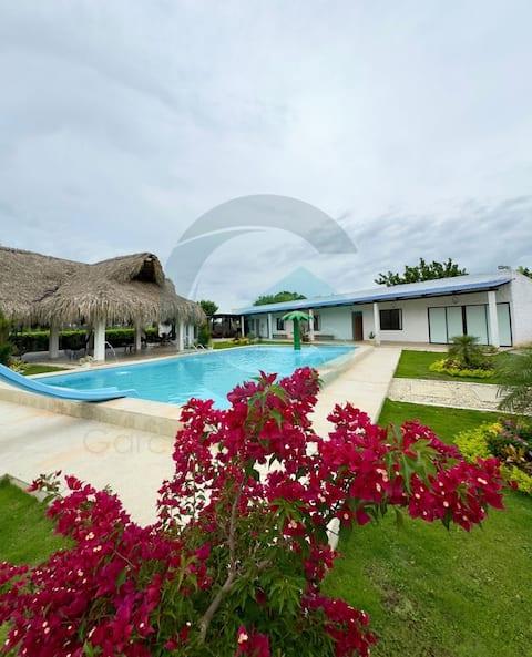 Beautiful farmhouse with pool in Montería