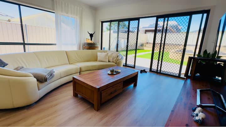 Comfy Home 15 Mins To Cbd(parties Not Permitted) - Adelaide