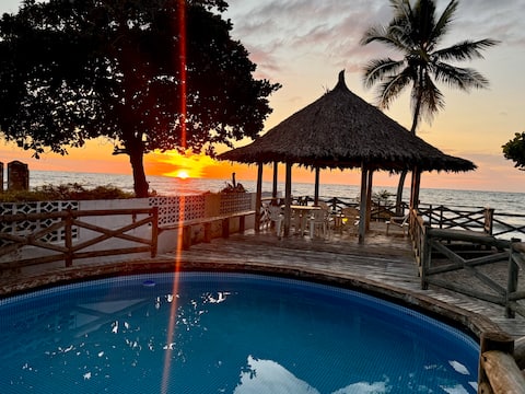 House in Tolú by the sea with pool and 7 rooms