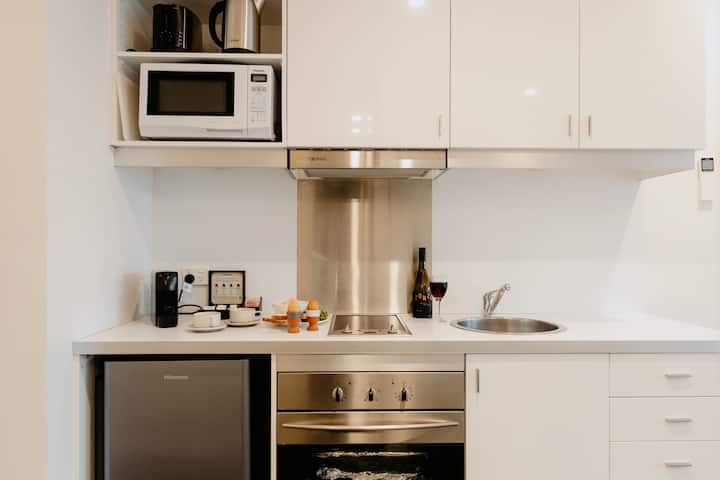 Serene Studio Apartment With Balony - Williamstown