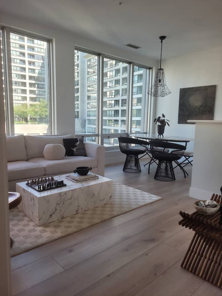 One Bedroom Downtown With A Short Walk To Bc Place - Vancouver