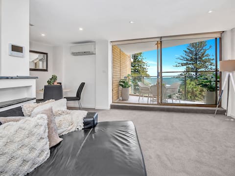 Glenelg Panorama: Seaside Bliss with Jetty Views