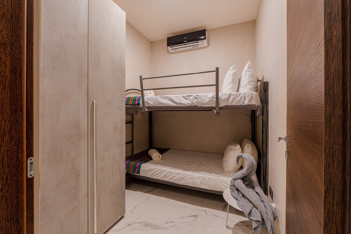 Acogedora litera perfecta para niños o huéspedes adicionales.