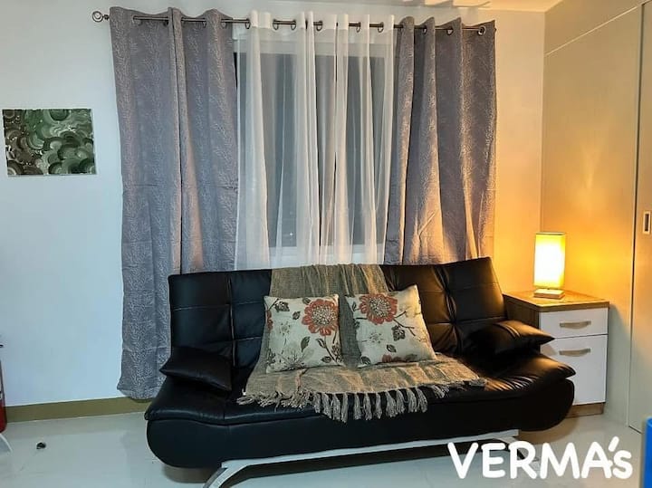 Cozy 2 Bedroom Corner Unit - Las Piñas
